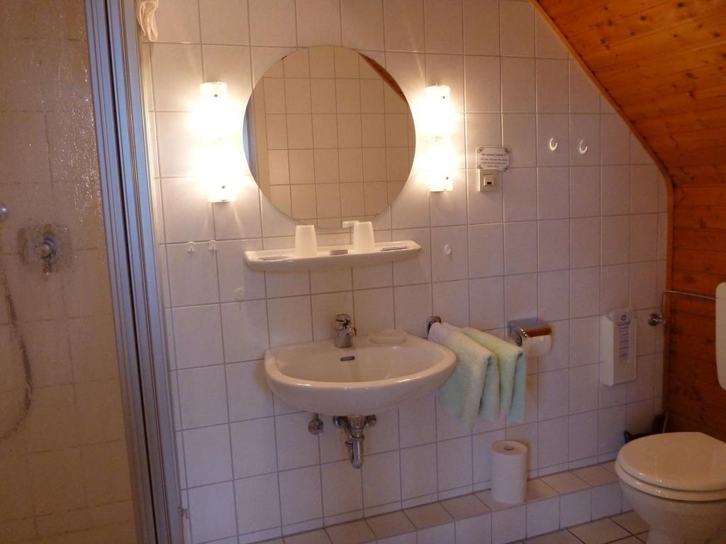 Hotel-Pension Stoeber Йевер Стая снимка