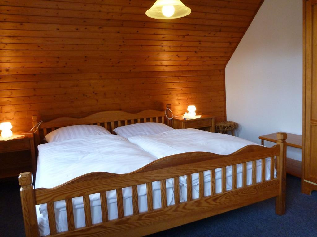 Hotel-Pension Stoeber Йевер Стая снимка